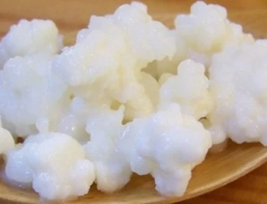 Κεφίρ: Πόσες θερμίδες έχει και πώς βοηθάει τον οργανισμό